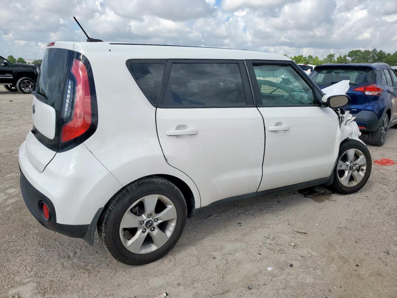 KIA SOUL 2017 VIN KNDJN2A20H7476172 photo 3