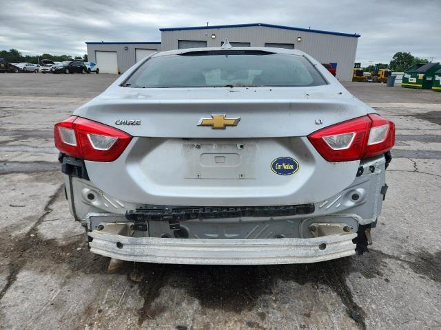 Sedans CHEVROLET CRUZE 2017 Srebrny
