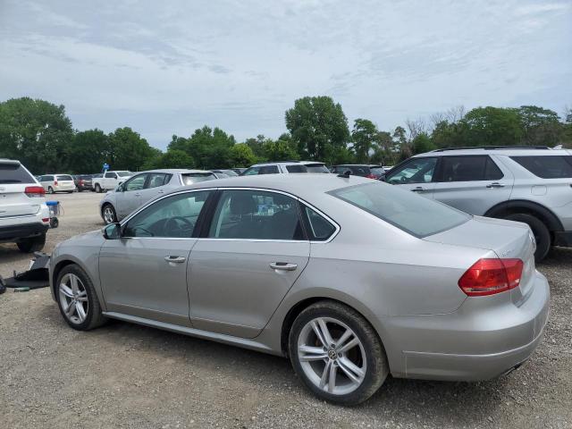 Седаны VOLKSWAGEN PASSAT 2013 Серебристый