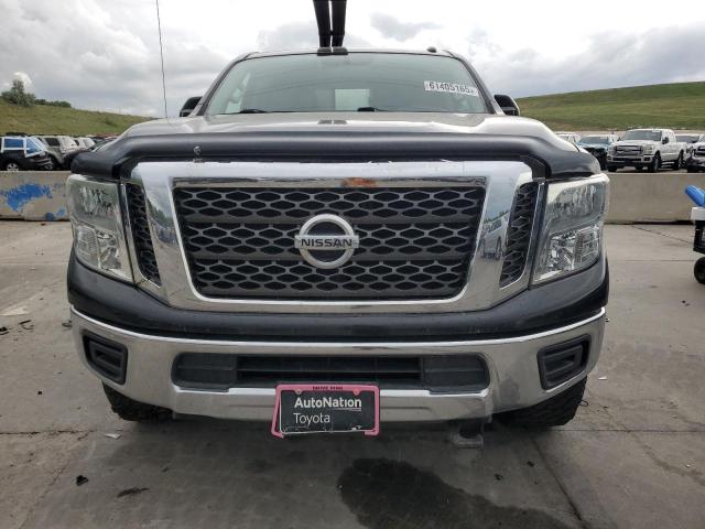  NISSAN TITAN 2017 Czarny