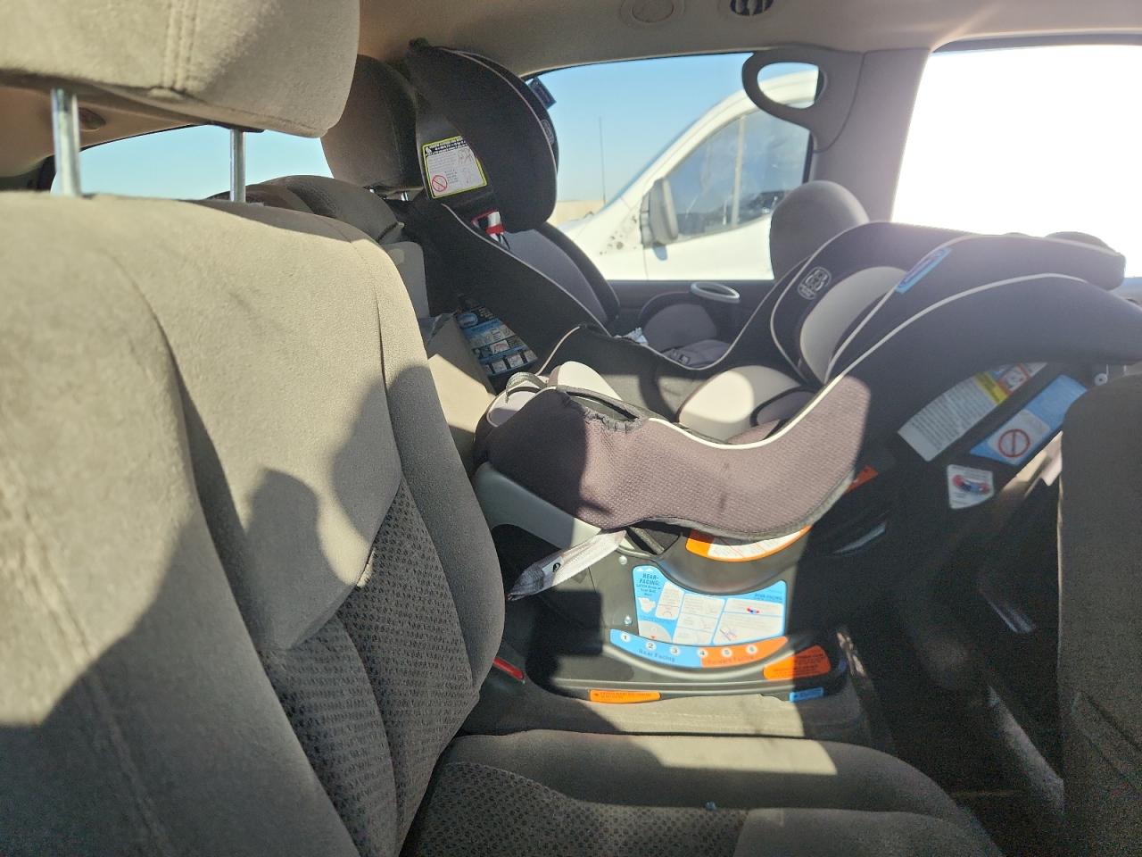 2005 Chevrolet Tahoe C1500 VIN: 1GNEC13V55R188096 Lot: 60110435