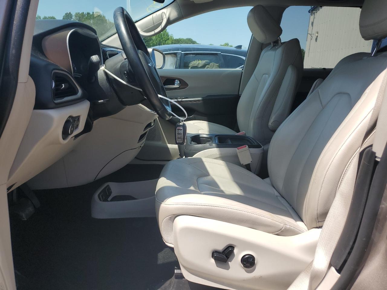 2017 Chrysler Pacifica Touring L VIN: 2C4RC1BG8HR785562 Lot: 61664105