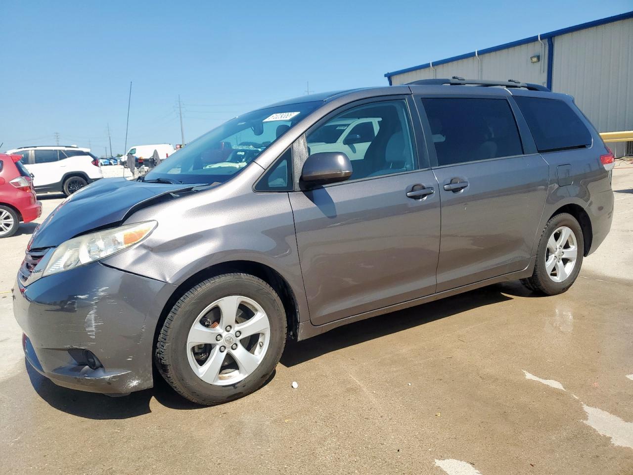2013 Toyota Sienna Le for Sale in Haslet, TX - Front End
