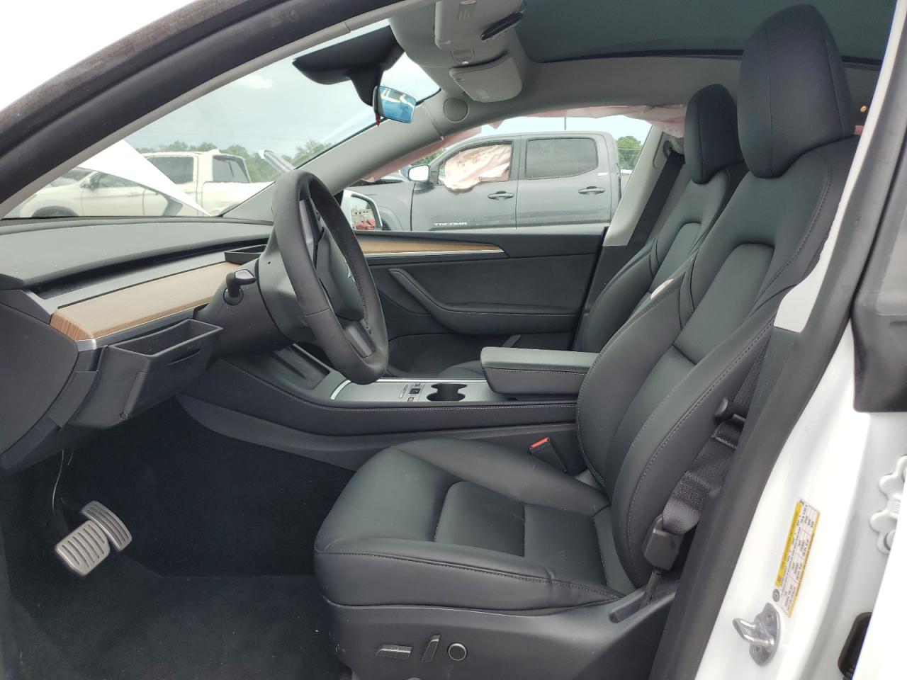 2024 Tesla Model Y VIN: 7SAYGDEF3RA308409 Lot: 62237375