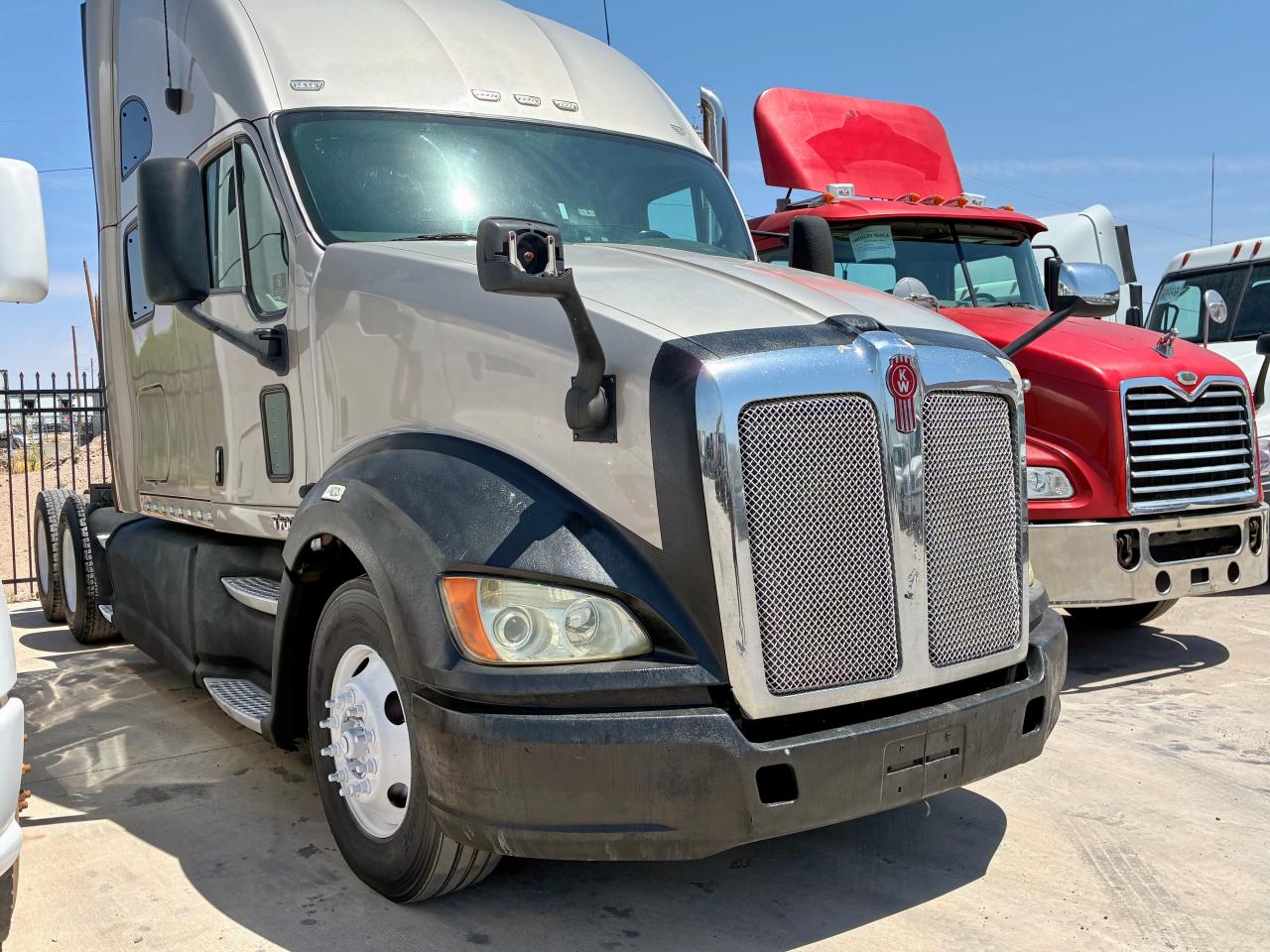 2012 Kenworth Construction T700 for Sale in Anthony, TX - Minor Dent/Scratches