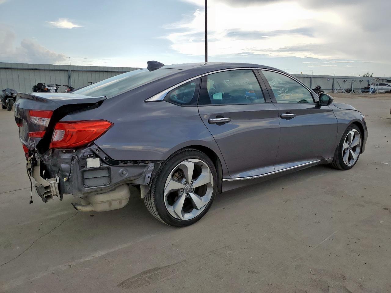 HONDA ACCORD 2018 VIN 1HGCV2F9XJA028899 photo 3
