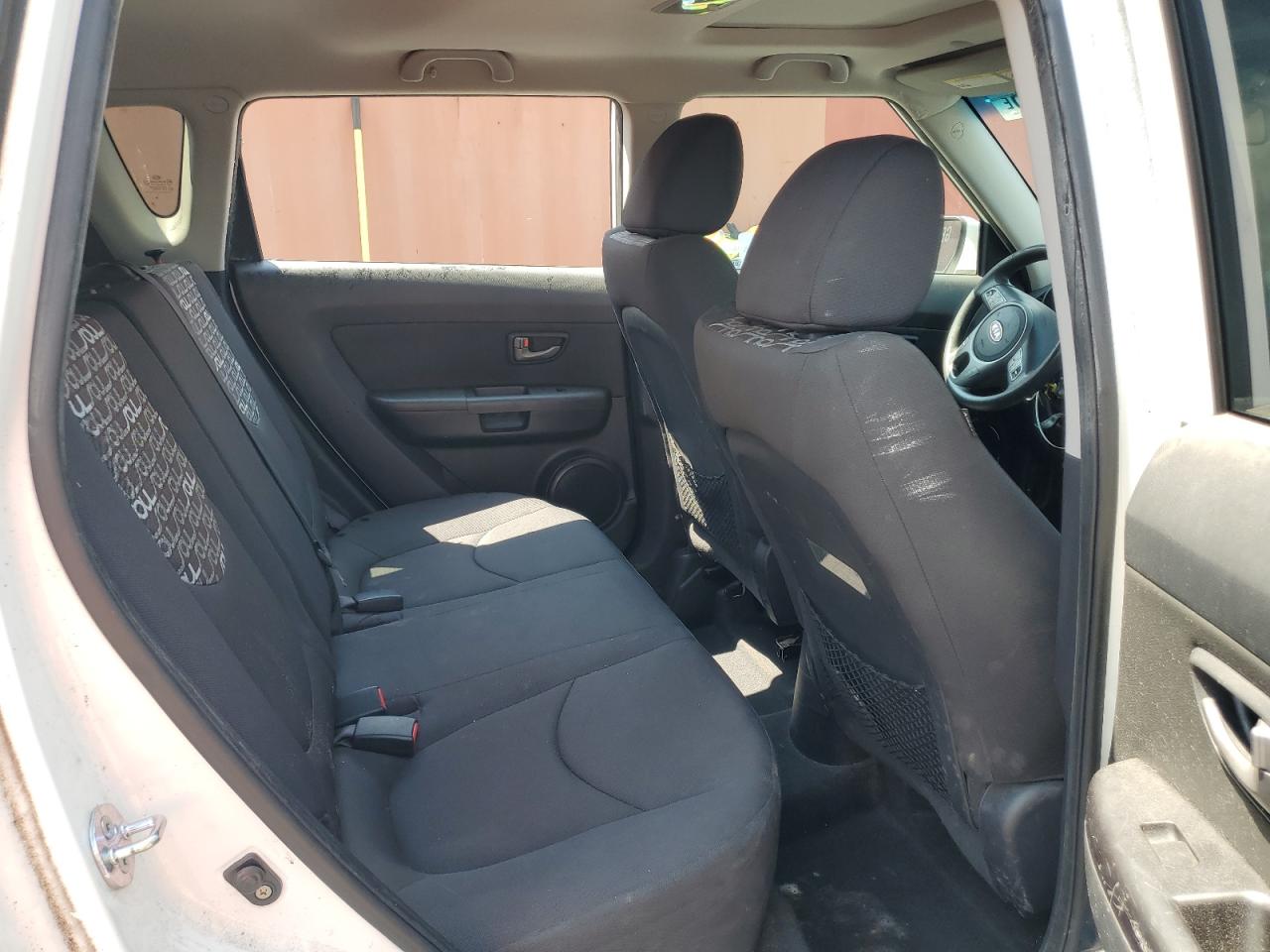 2011 Kia Soul + VIN: KNDJT2A20B7715085 Lot: 61942415