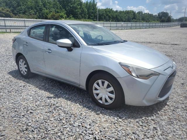  TOYOTA YARIS 2018 Srebrny