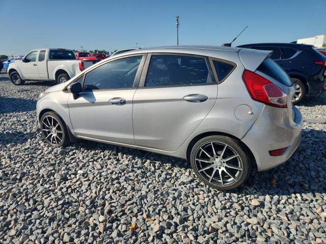 Hatchbacks FORD FIESTA 2015 Srebrny