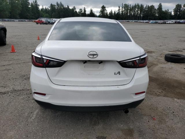 Седани TOYOTA SCION 2016 Білий