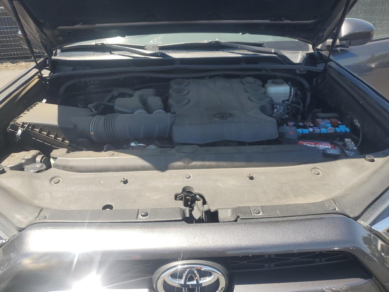 2015 Toyota 4Runner Sr5/Sr5 Premium VIN: JTEBU5JR9F5226813 Lot: 62924615