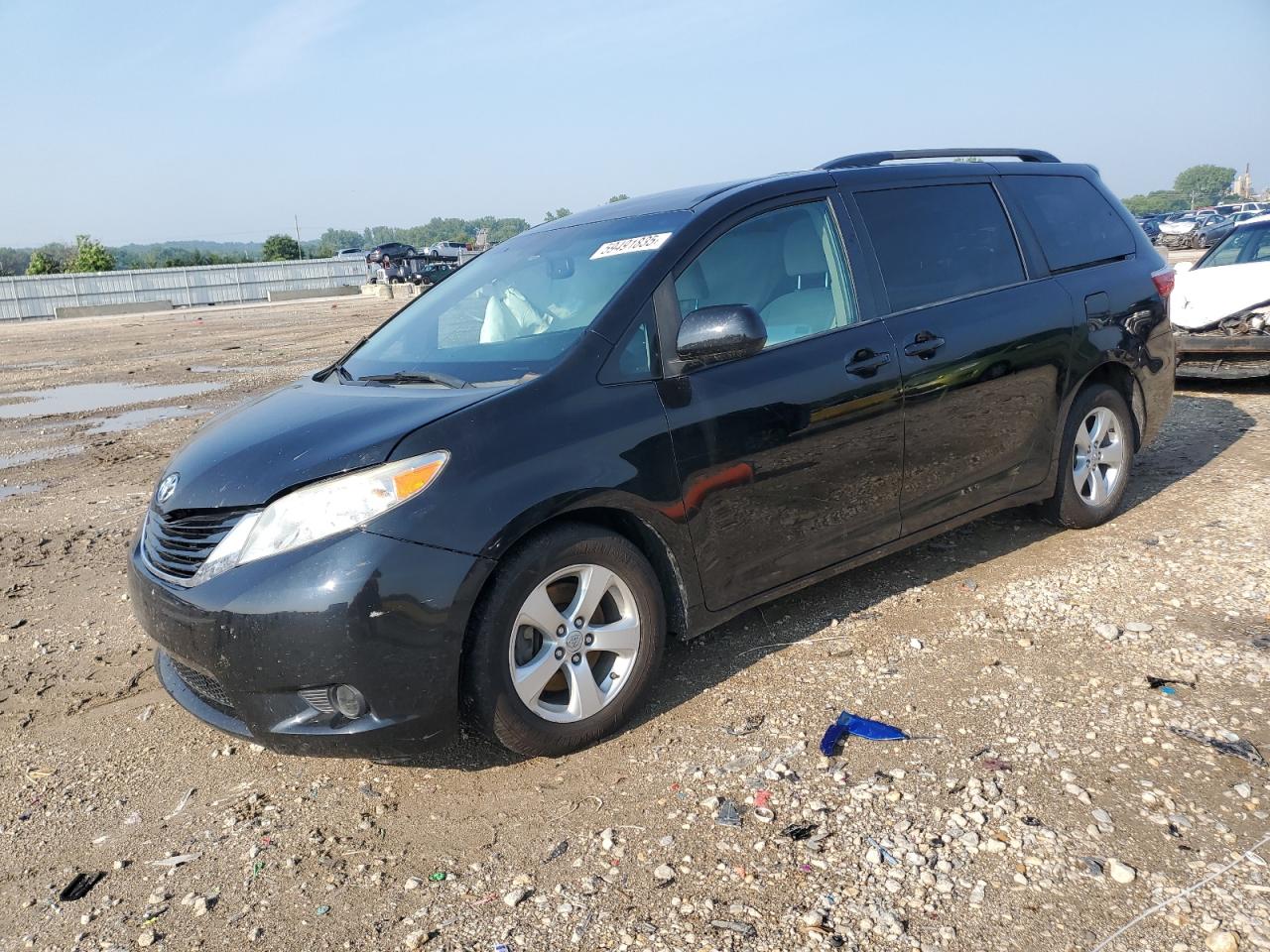 2015 Toyota Sienna Le for Sale in Kansas City, KS - Side