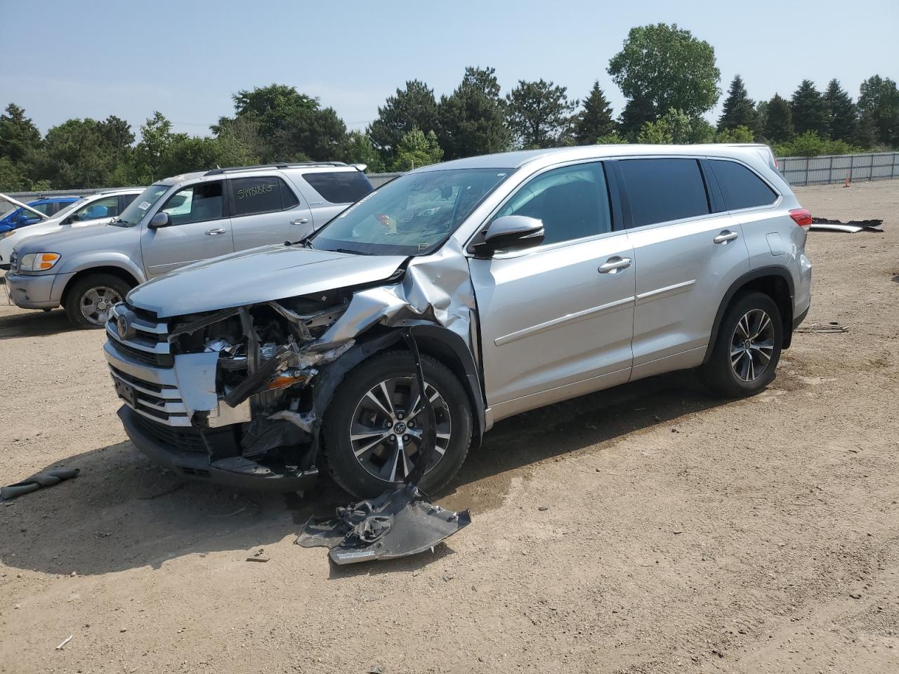2018 Toyota Highlander Le   for Sale in Elgin, IL - Front End