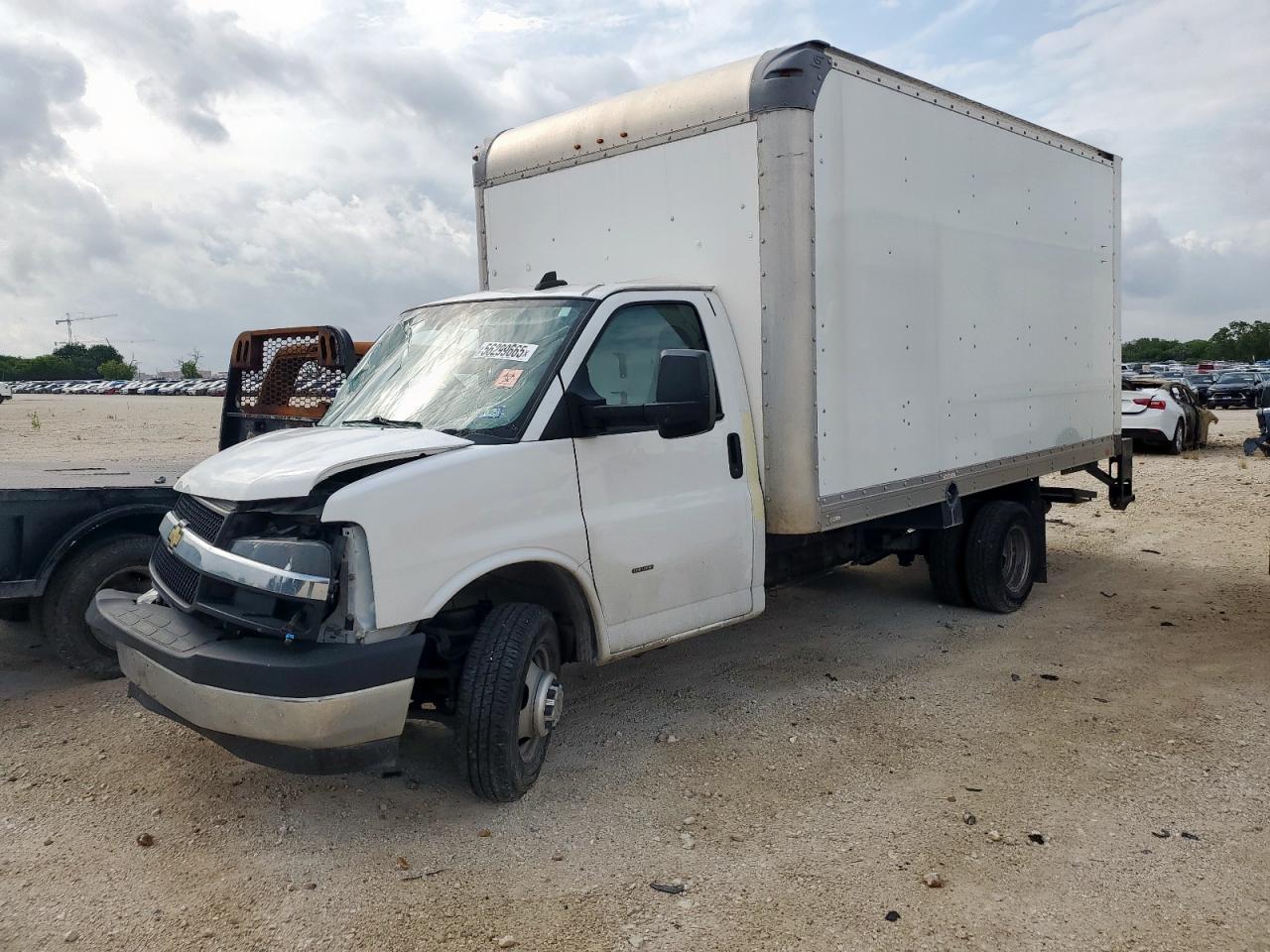 San Antonio, TX에서 판매 중인 2021 Chevrolet Express G3500 - Front End