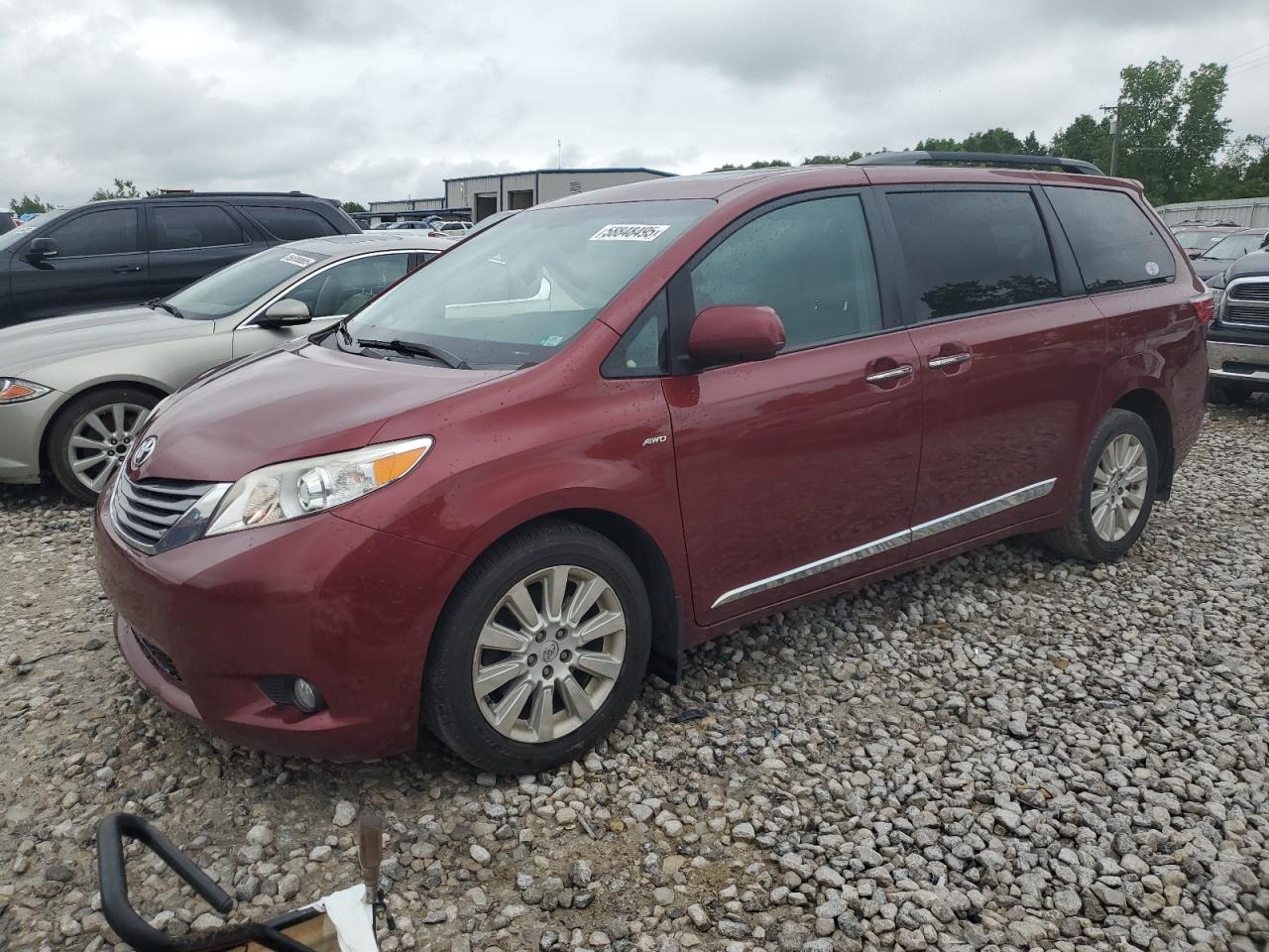 2016 Toyota Sienna Xle на продаже в Wayland, MI - Side