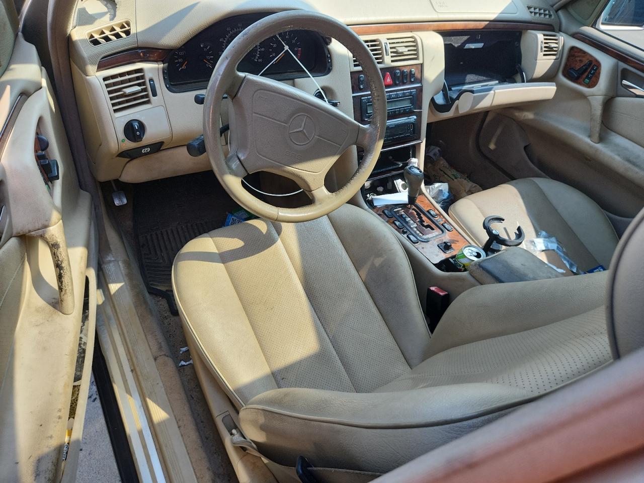 1999 Mercedes-Benz E 320 VIN: WDBJH65FXXA869835 Lot: 62426055