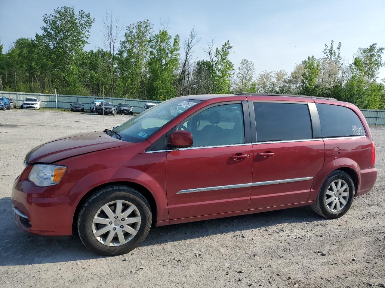 2015 Chrysler Town & Country Touring за продажба в Leroy, NY - Front End