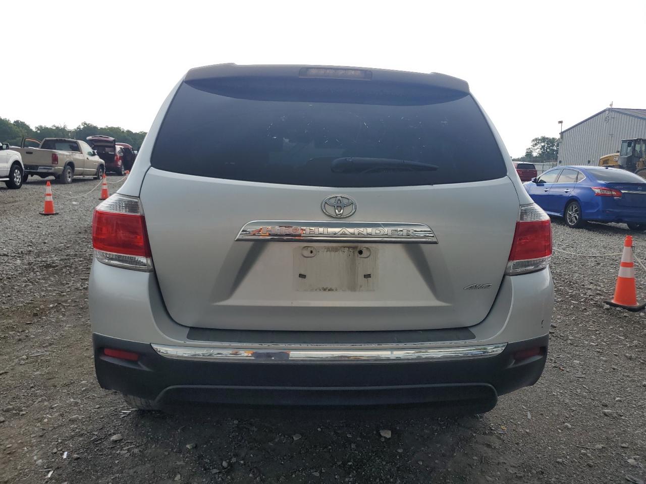 TOYOTA HIGHLANDER 2013 VIN 5TDBK3EH4DS227018 zdjęcie 6
