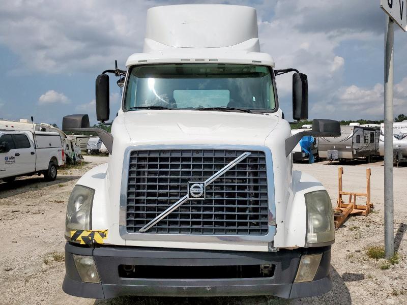 2014 VOLVO VNL SEMI TRUCK