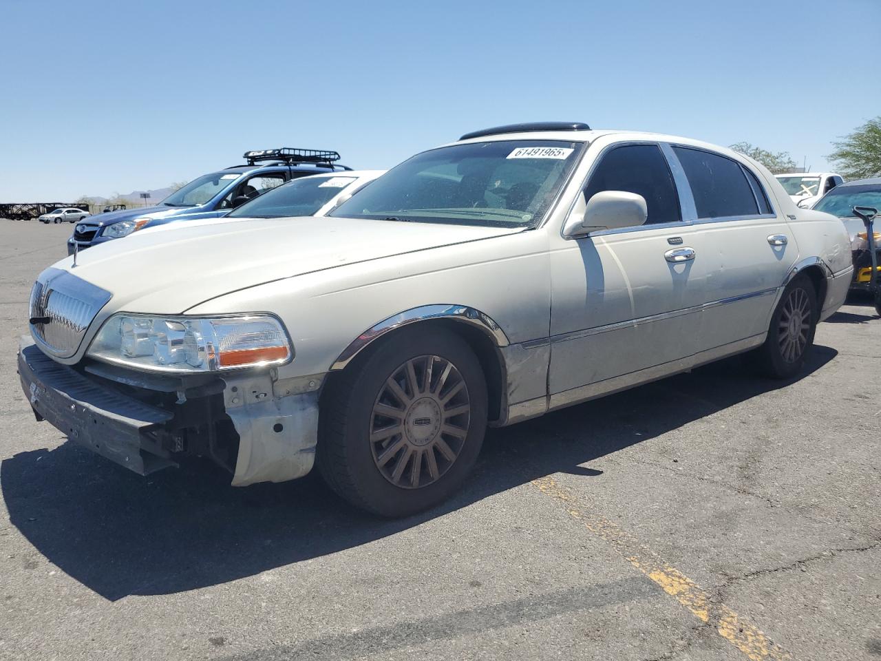 2005 Lincoln Town Car Signature Limited zu verkaufen in North Las Vegas, NV - Front End