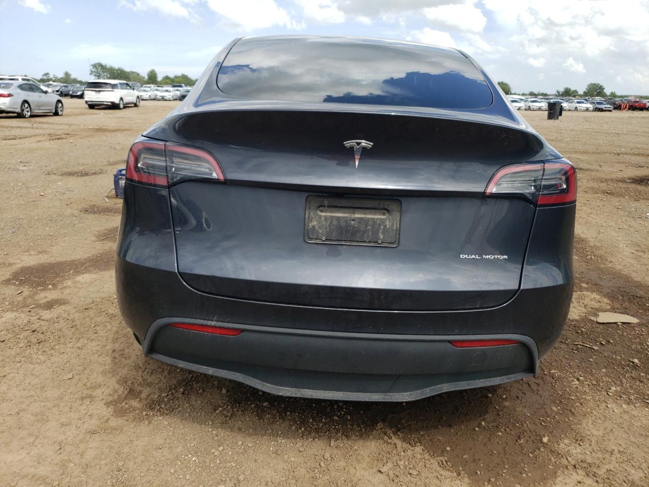 2024 Tesla Model Y VIN: 7SAYGDEE1RA281217 Lot: 61996575