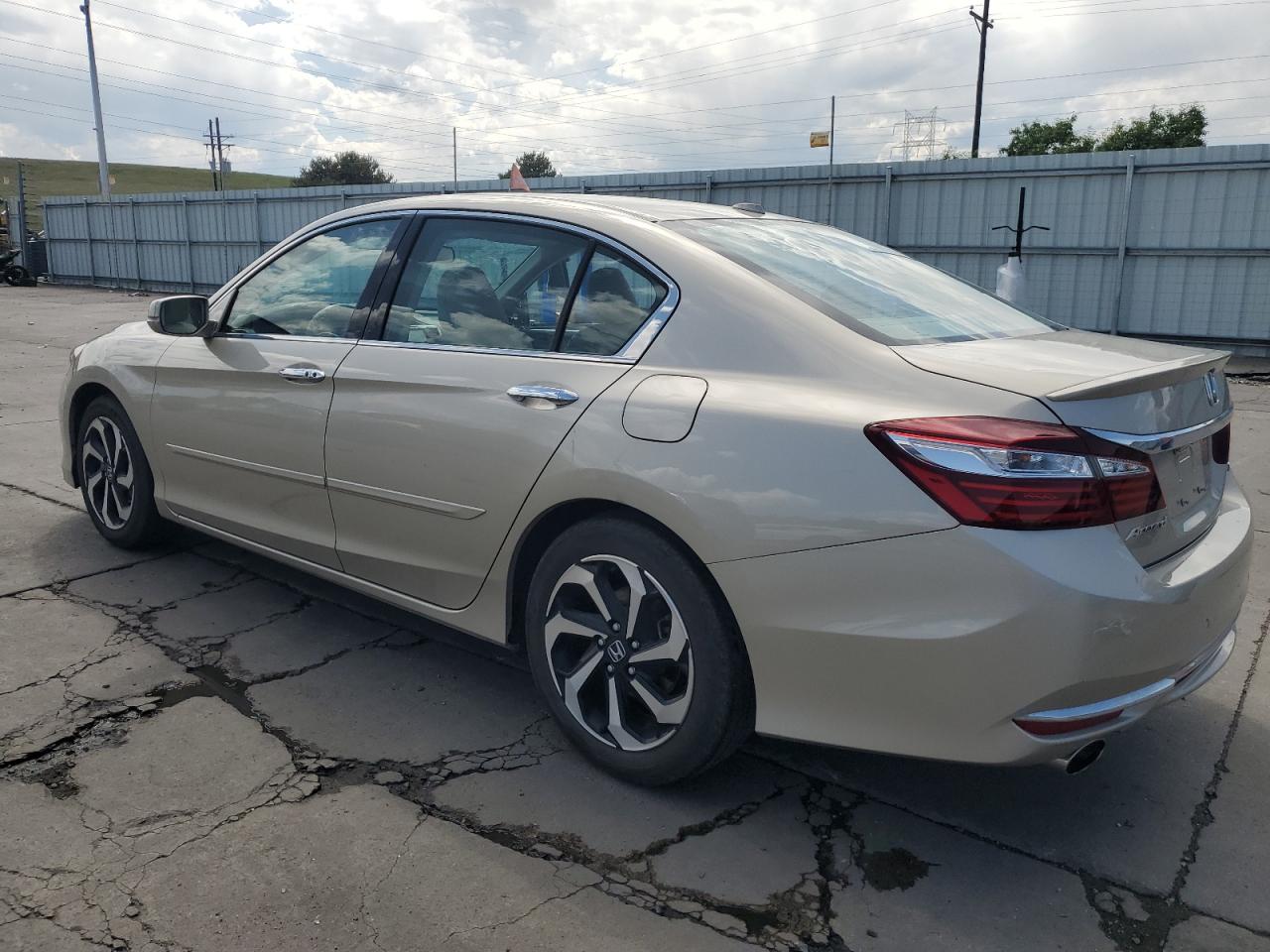 HONDA ACCORD 2016 VIN 1HGCR3F81GA015954 zdjęcie 2