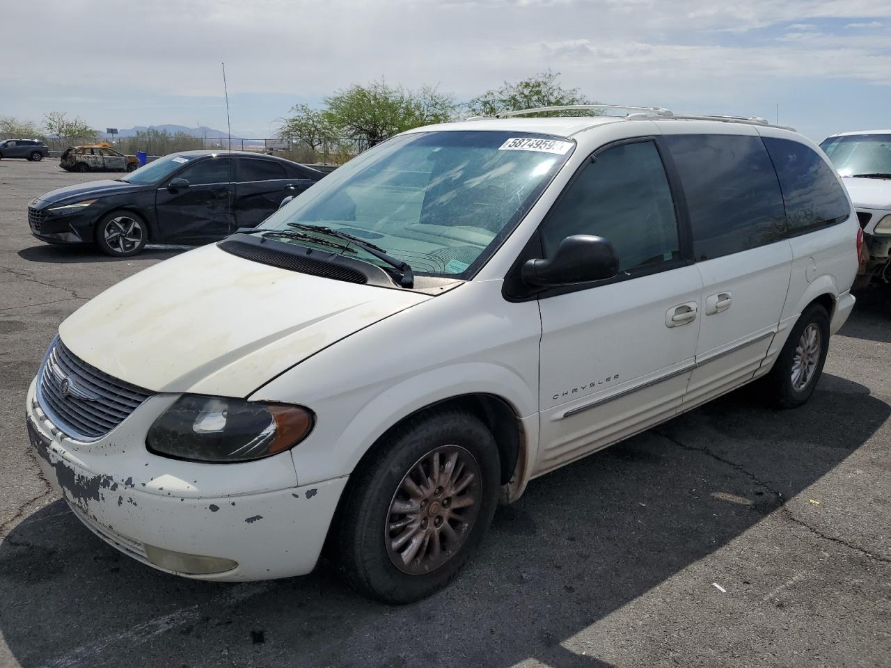 2001 Chrysler Town & Country Limited იყიდება North Las Vegas-ში, NV - Front End