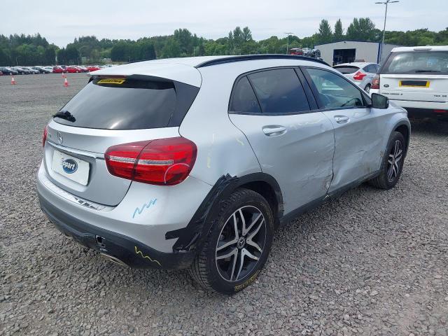 2019 MERCEDES BENZ GLA 180 UR