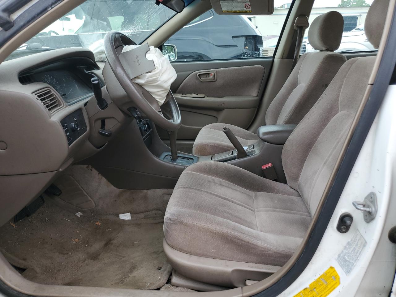1999 Toyota Camry Le VIN: JT2BG28K8X0325620 Lot: 61139055