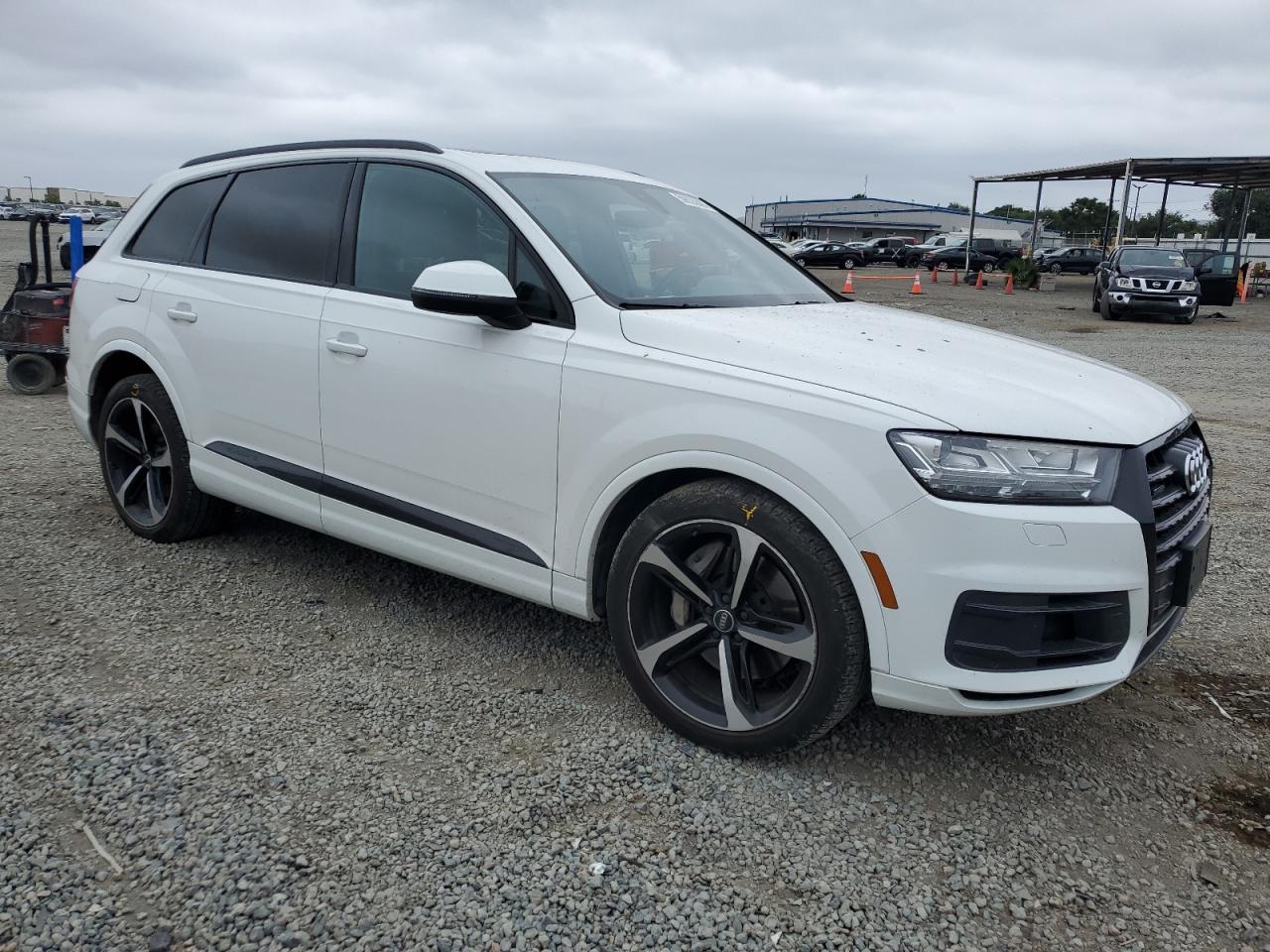 AUDI Q7 2019 VIN WA1LAAF70KD047717 фото 4