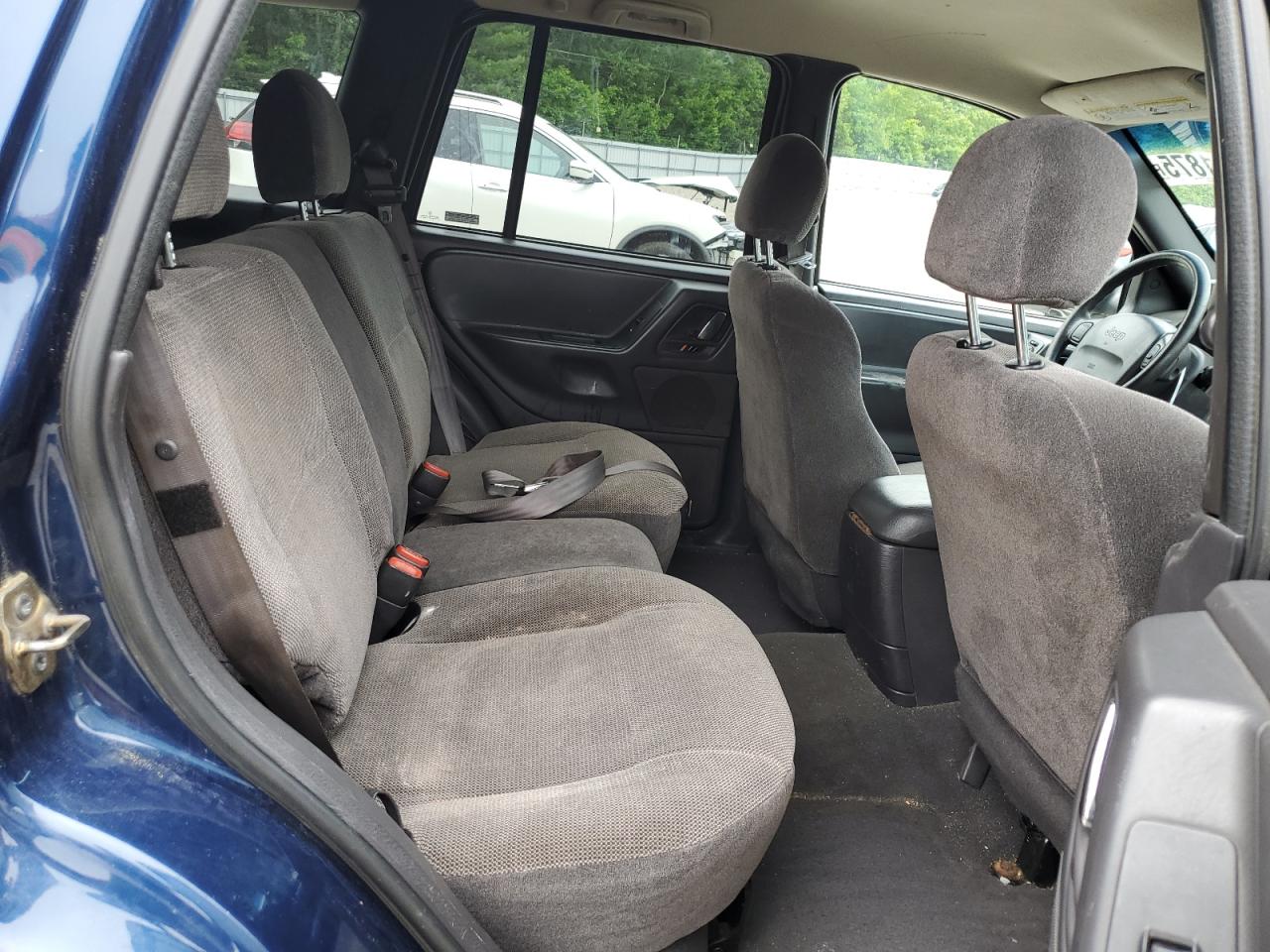 2000 Jeep Grand Cherokee Laredo VIN: 1J4GW48S8YC355982 Lot: 61411875