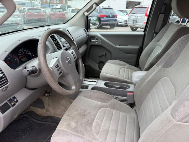Pickups NISSAN FRONTIER 2015 Biały
