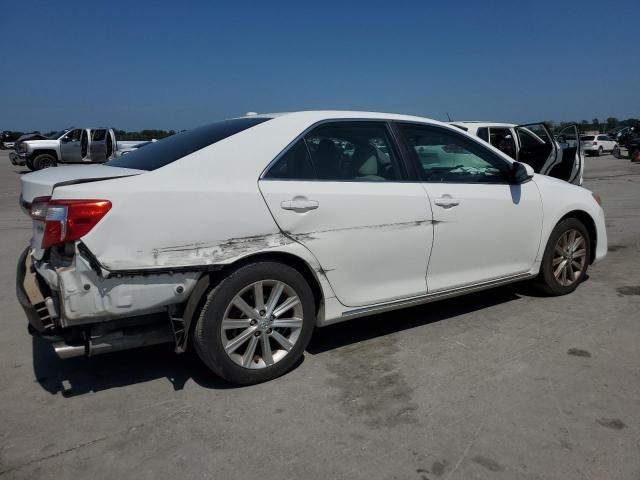 Sedans TOYOTA CAMRY 2012 White