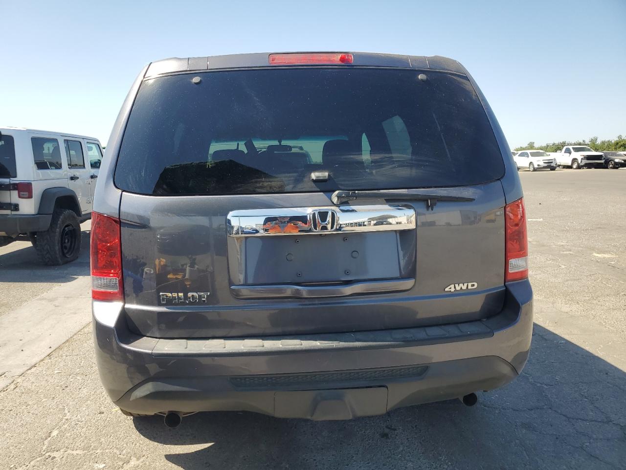 2015 Honda Pilot Lx VIN: 5FNYF4H25FB015120 Lot: 61773105