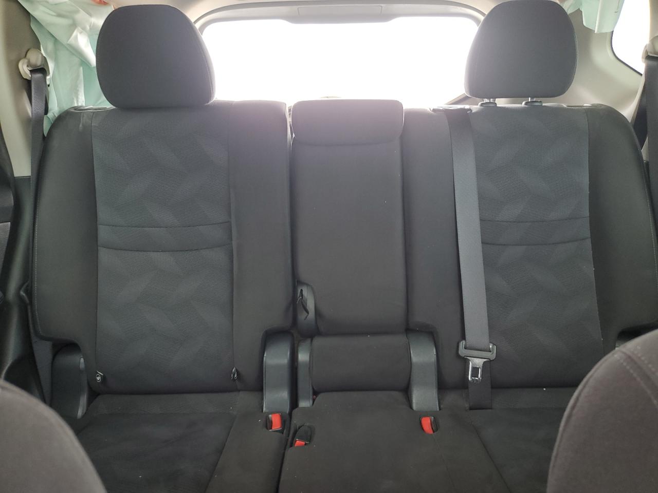 2015 Nissan Rogue S VIN: KNMAT2MV9FP589207 Lot: 62770725