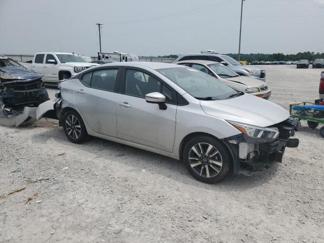  NISSAN VERSA 2020 Серебристый