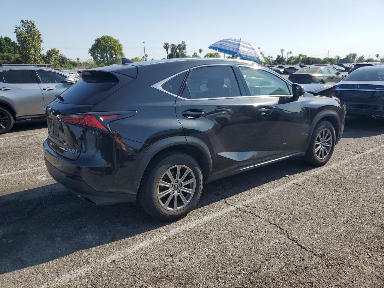 LEXUS NX 2018 VIN JTJYARBZ6J2086532 фото 3
