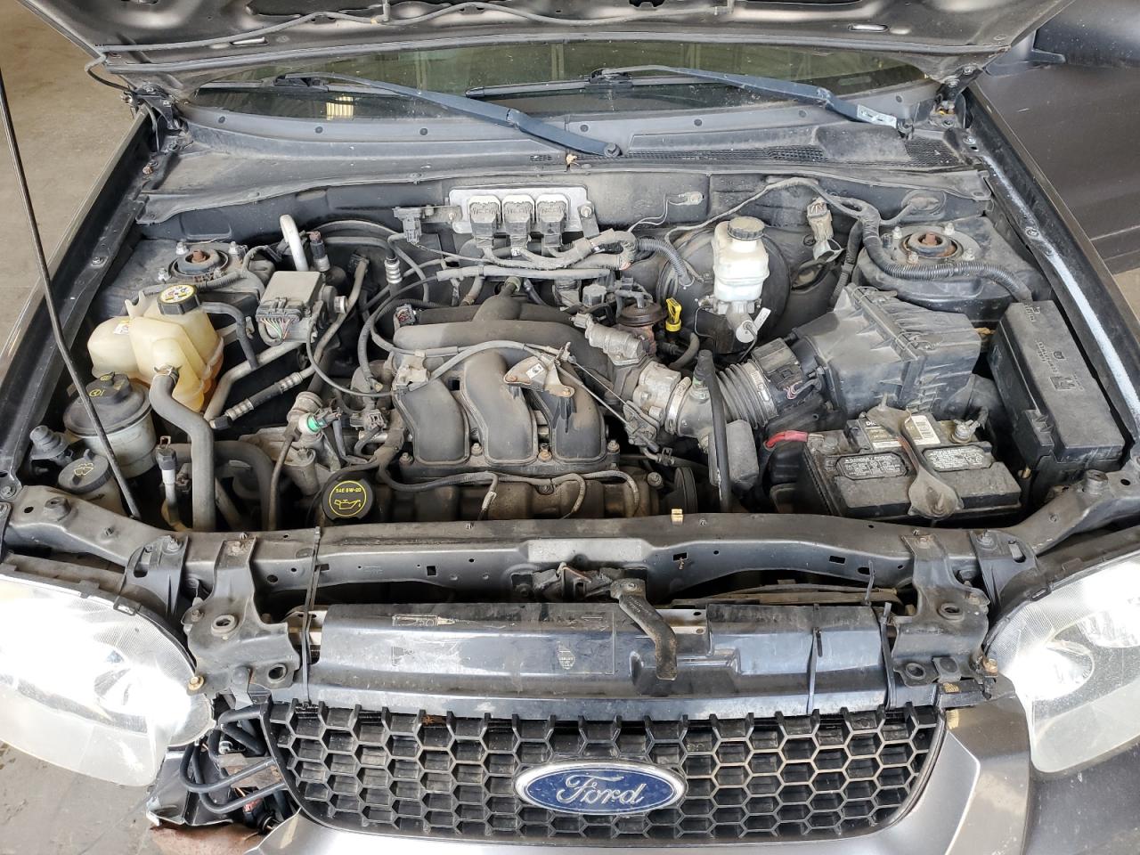 2005 Ford Escape Limited VIN: 1FMCU94125KD16158 Lot: 62186025