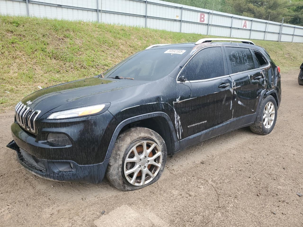 2014 Jeep Cherokee Latitude продається в Davison, MI - Rollover