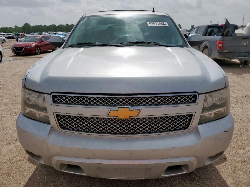 Parquets CHEVROLET TAHOE 2013 Srebrny