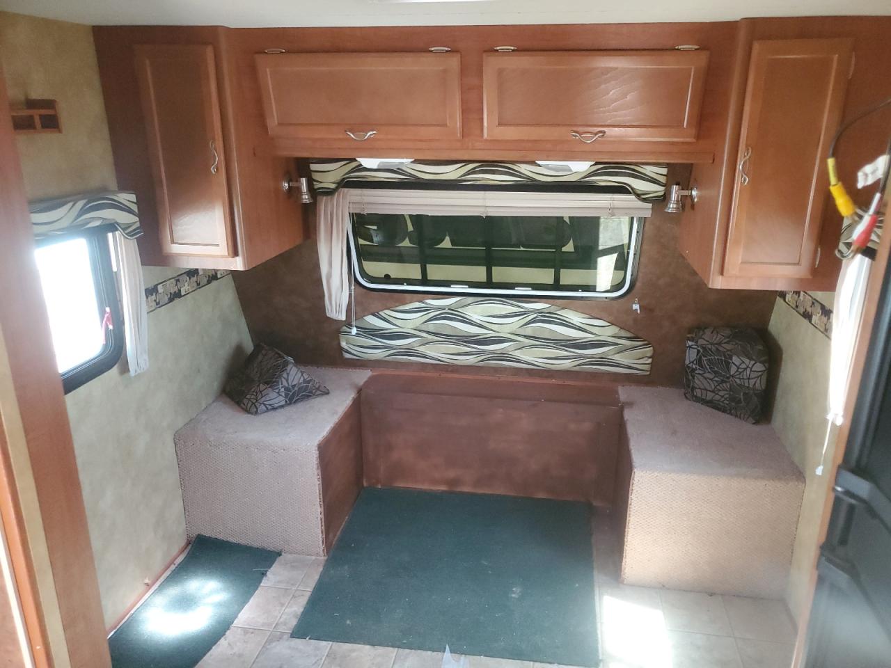 LANCE TRAILER 2012 VIN 1L9TS1829CL312477 фото 6