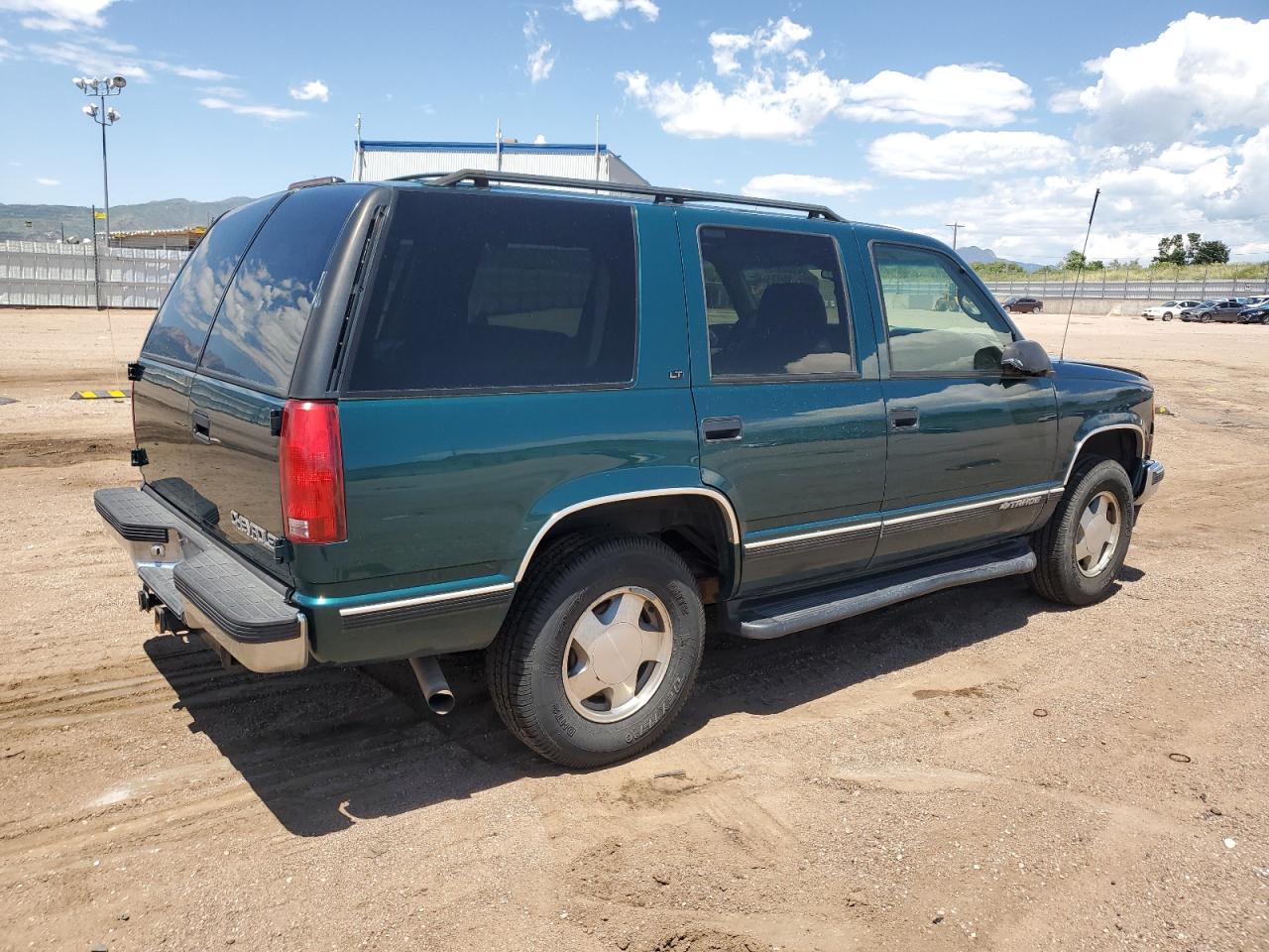 CHEVROLET TAHOE 1998 VIN 1GNEK13R2WR108986 фото 3