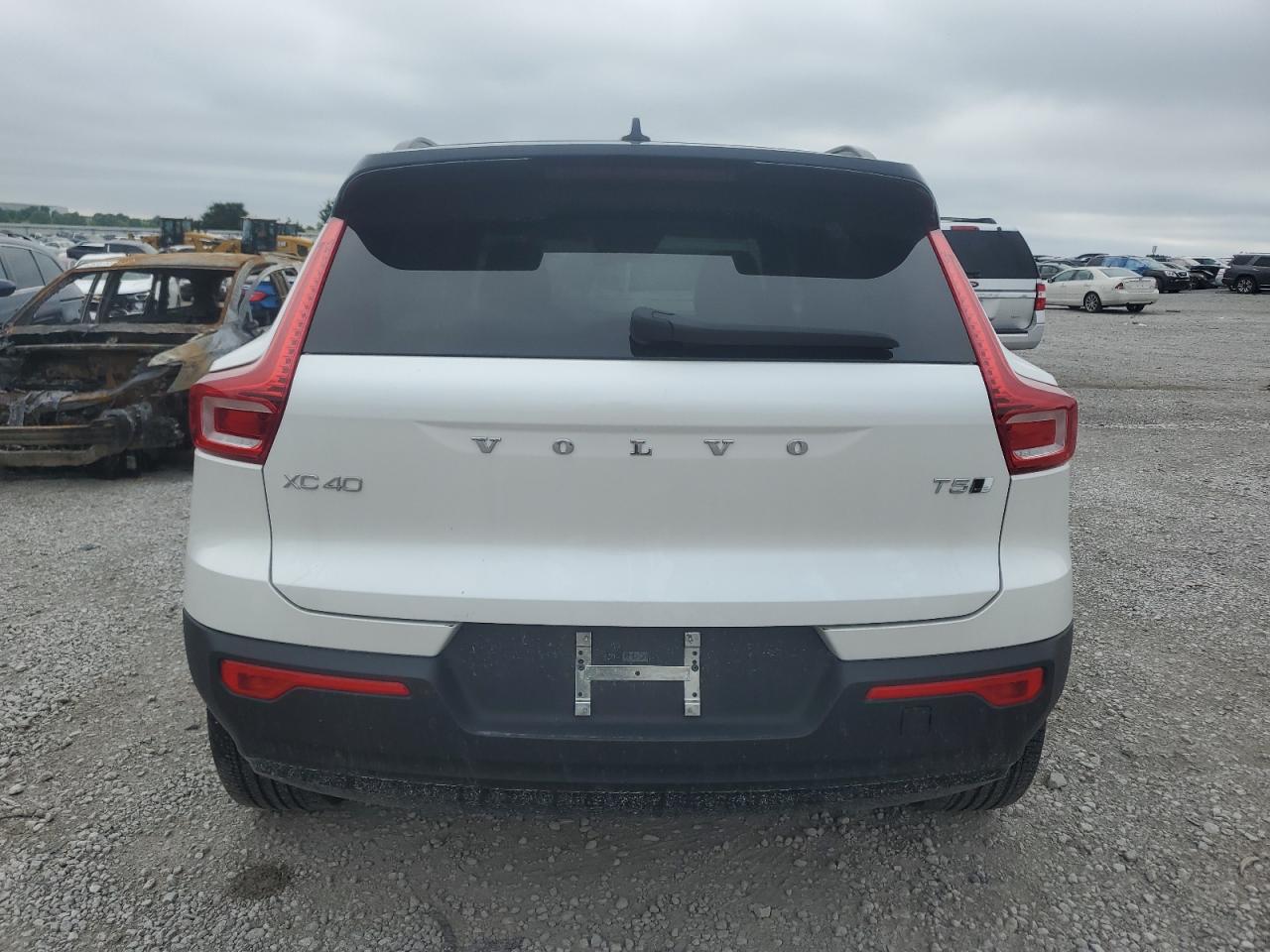 2021 Volvo Xc40 T5 R-Design VIN: YV4162UM5M2589145 Lot: 62146005