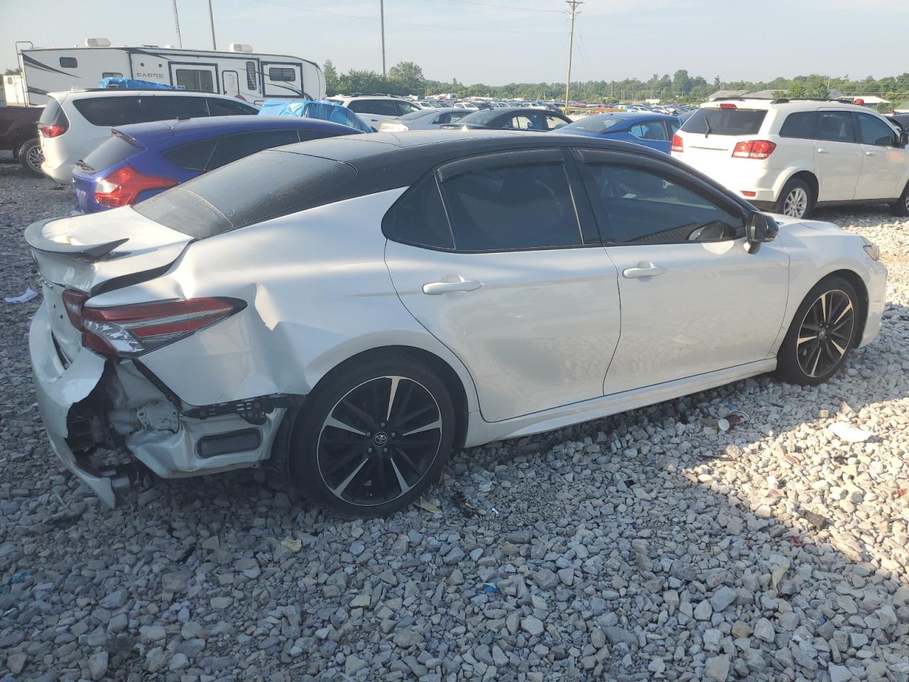 TOYOTA CAMRY 2018 VIN 4T1B61HK9JU097966 фото 3