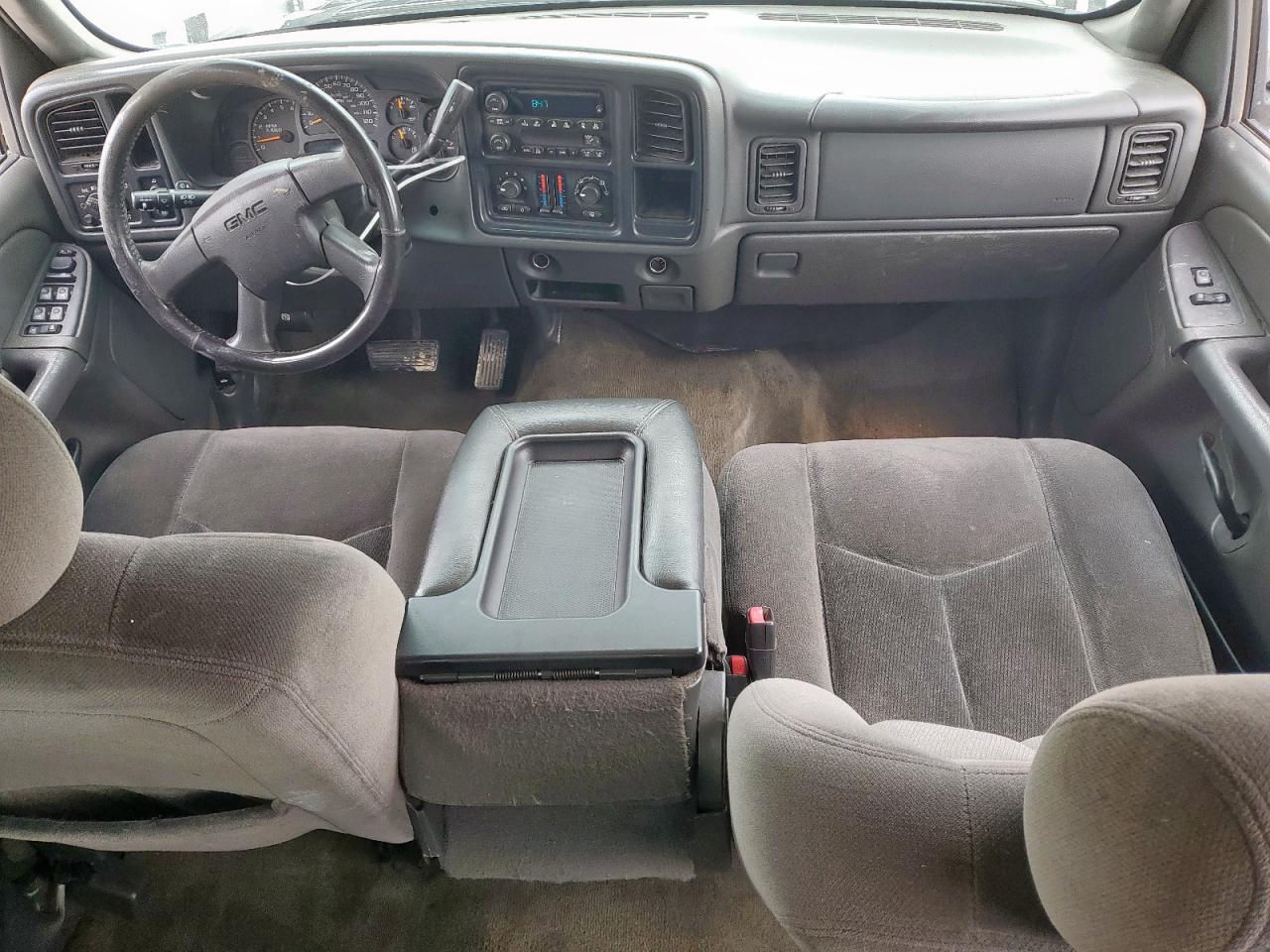 2005 GMC New Sierra C1500 VIN: 2GTEC13T451262818 Lot: 60658725