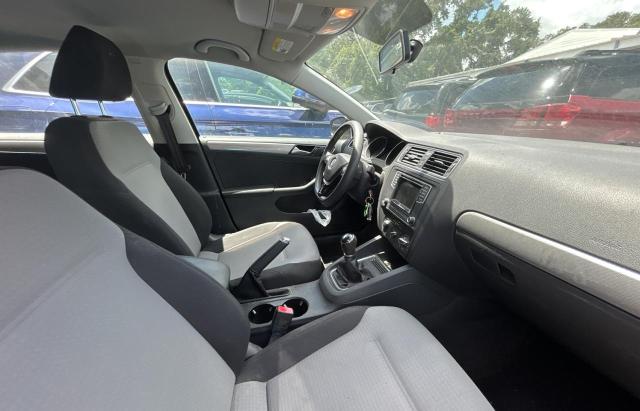 Sedans VOLKSWAGEN JETTA 2017 Brązowy