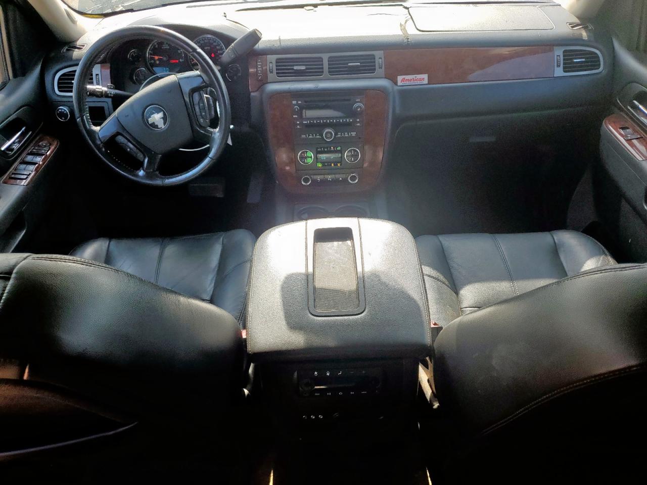 2010 Chevrolet Suburban C1500 Lt VIN: 1GNUCJE09AR193230 Lot: 61308075