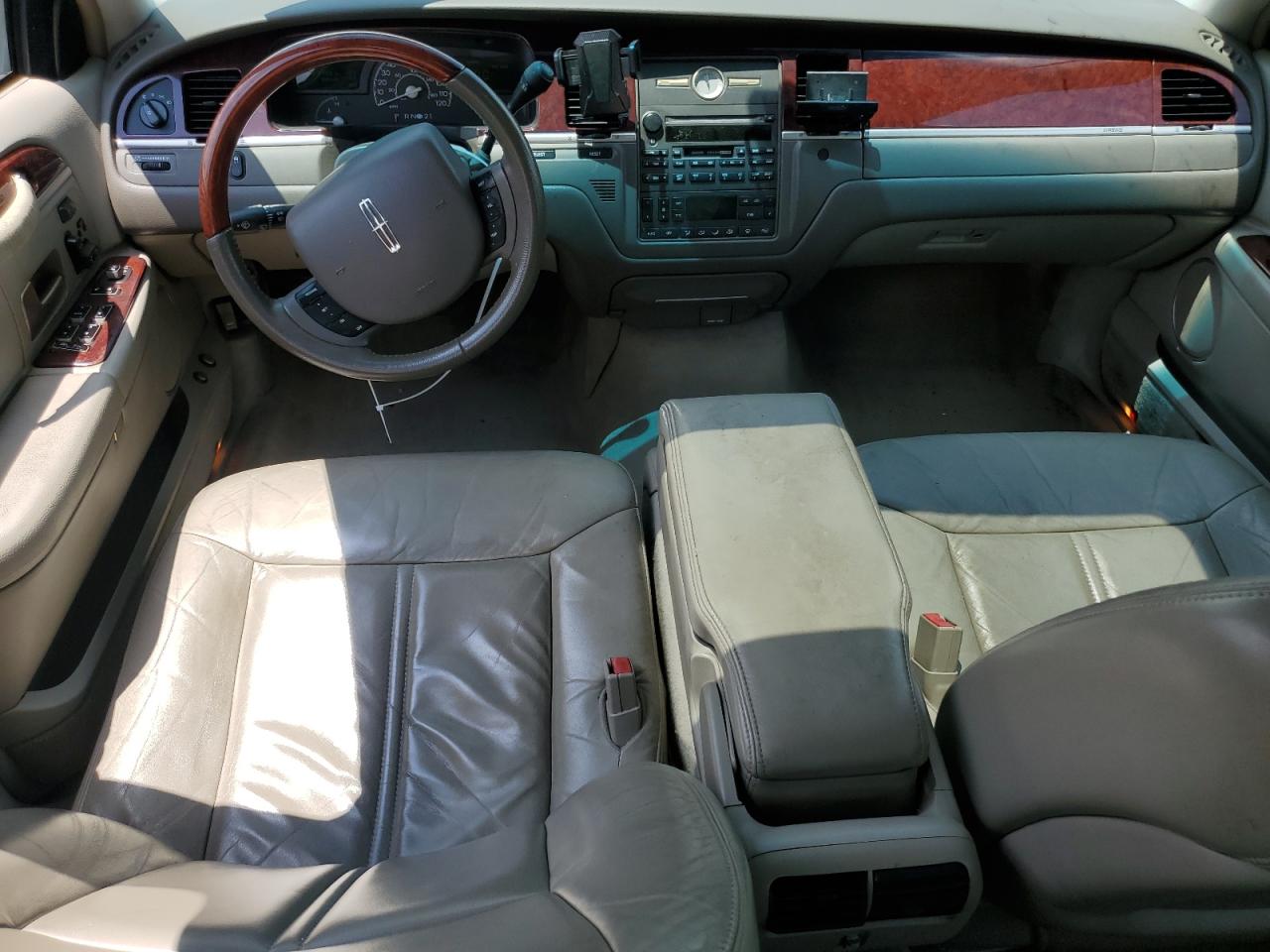 2005 Lincoln Town Car Signature Limited VIN: 1LNHM82W35Y616965 Lot: 61738615
