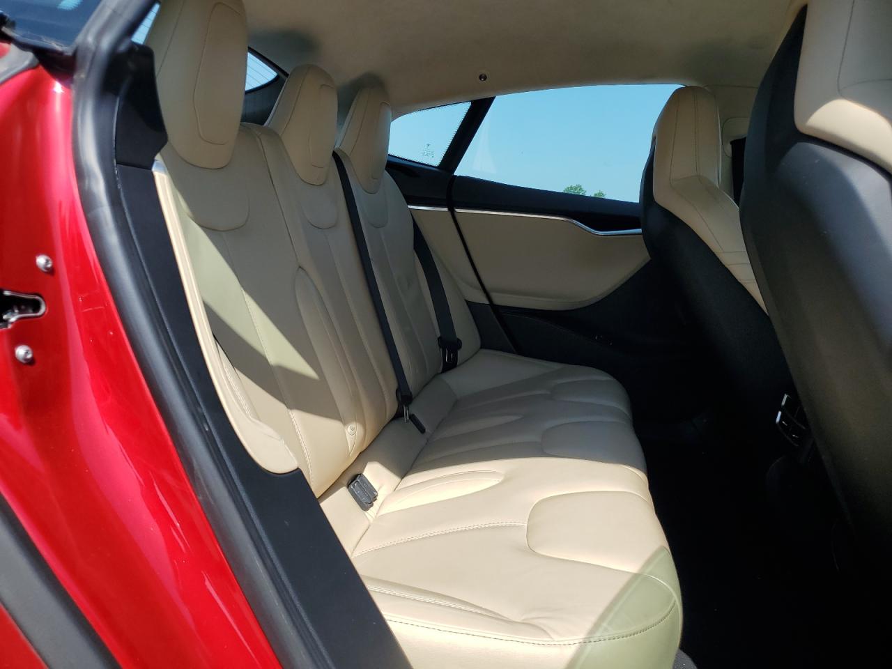 2015 Tesla Model S VIN: 5YJSA1E20FF114998 Lot: 61164645