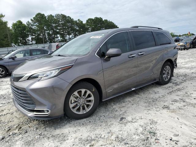 TOYOTA SIENNA XLE 2021